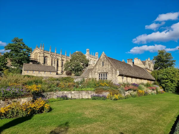 Голубое Небо Над Церковью Христа Парком Оксфорде Великобритания — стоковое фото