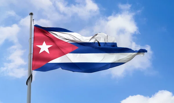 Uma Bandeira Cubana Acenando Poste Céu Azul — Fotografia de Stock