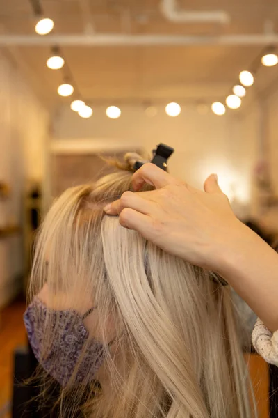 Closeup Shot Process Doing Hair Extension — Stock Photo, Image