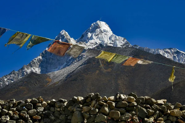 Beautiful Shot Ama Dablam Mountain 6856 Meters High Prayer Flags — Stok fotoğraf