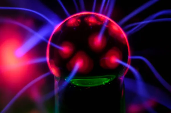 Closeup Shot Plasma Static Electricity Tesla Sphere Black Background — Fotografia de Stock