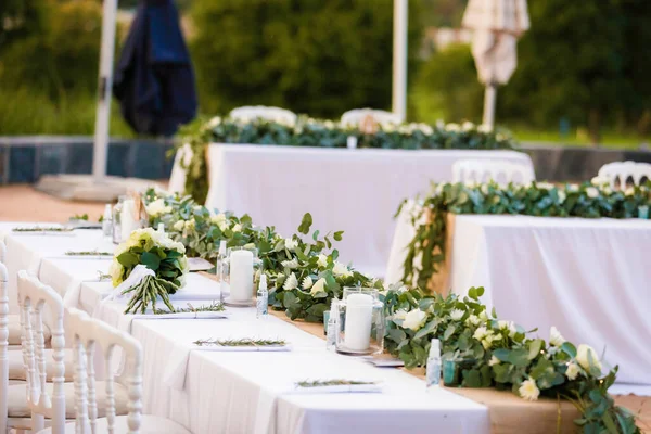 Delicate Arrangement Wedding Venue Tables Decorated White Water Lilies Candles — стоковое фото