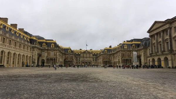 Paris Franciaország 2019 Október Versailles Palotába Látogató Turisták Egy Felhős — Stock Fotó
