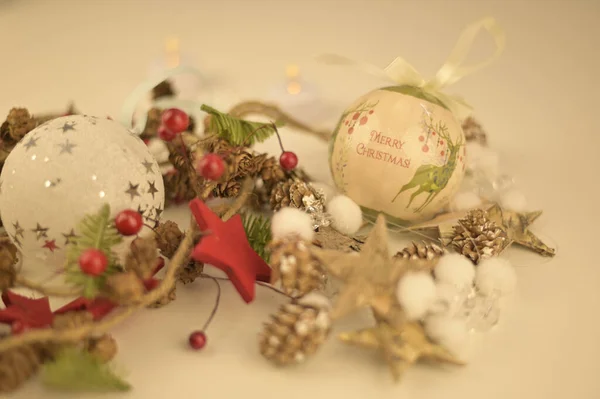 Verschiedene Weihnachtliche Elemente Und Objekte Bilden Einen Schönen Hintergrund — Stockfoto