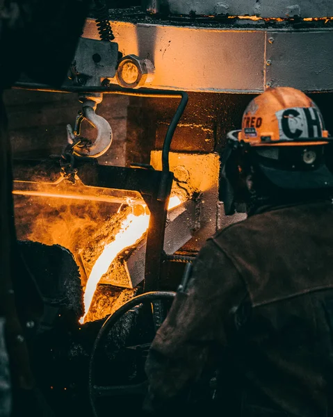 Vertical Shot Adult Industrial Worker Uniforms Melting Metal Factory — ストック写真