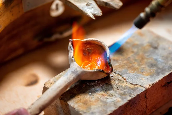 Jewelry Artesan Working Melting Ring Torch — Zdjęcie stockowe