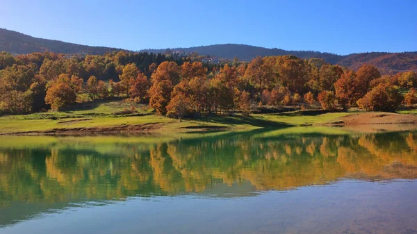 Beautiful View Plastira Lake Autumn Colors Central Greece — Foto Stock