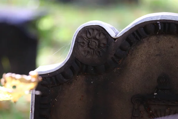 Closeup Old Headstone Spiderwebs Bright Sunlight Shining Cemetery — Stockfoto
