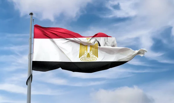 Una Bandera Egipcia Ondeando Poste Cielo Azul — Foto de Stock
