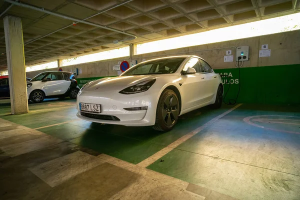 Plasencia Espagne Déc 2021 Chargement Une Voiture Tesla Électrique Moderne — Photo