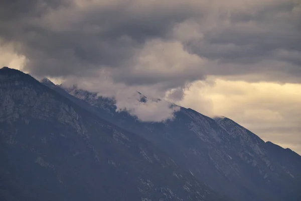 Atmospheric View Beautiful Alpine Mountain Peaks — Foto Stock