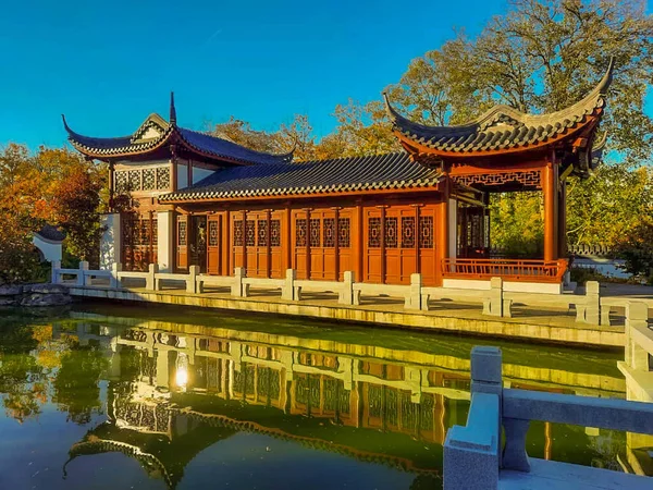 Beautiful Shot Big Chinese Temple Autumn — Stockfoto