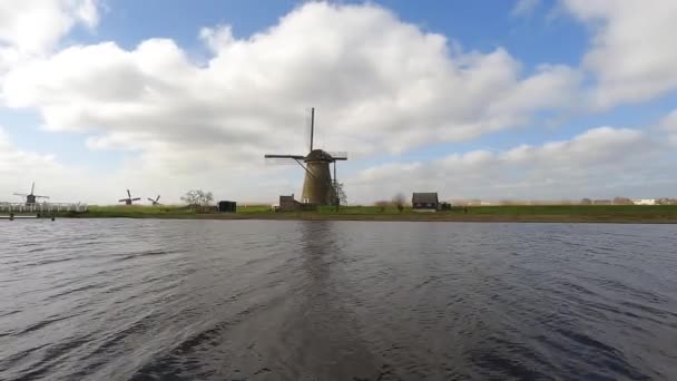 Vindmøller Nær Vand Det Hollandske Landskab – Stock-video