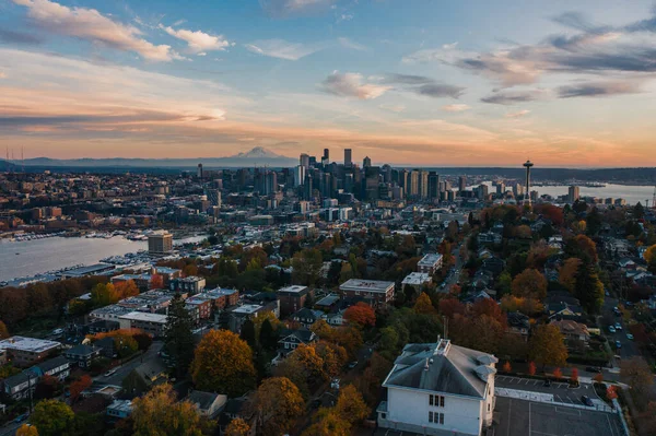 Una Vista Aérea Del Paisaje Urbano Seattle Durante Puesta Del — Foto de Stock
