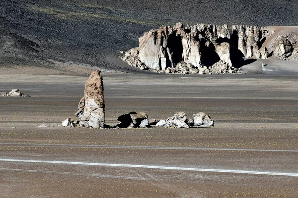 Геологічний Моноліт Monjes Pakana Величезні Грубі Скелі Пустелі Атакама Чилі — стокове фото
