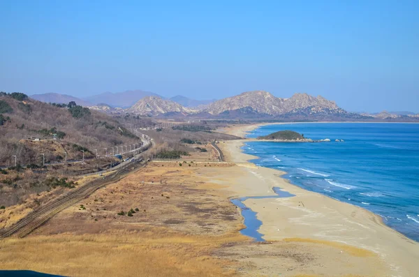 韓国の高城統一展望台からの美しい海と山の景色 — ストック写真
