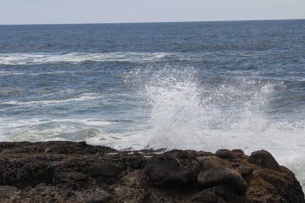 Waves Smashing Rocks Oregon Coast Daylight — 스톡 사진