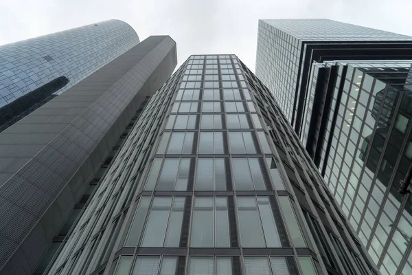 Frankfurt Deutschland Okt 2021 Hochhäuser Mit Glaswänden Tiefflug Unter Wolkenlosem — Stockfoto