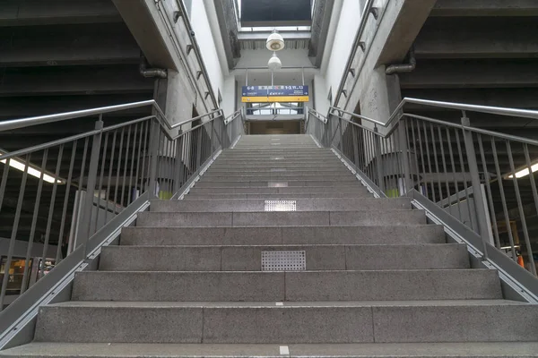 Vodorovný Záběr Prázdných Schodů Pěší Metru — Stock fotografie