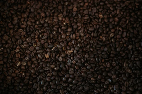 Hög Med Rostade Kaffebönor — Stockfoto