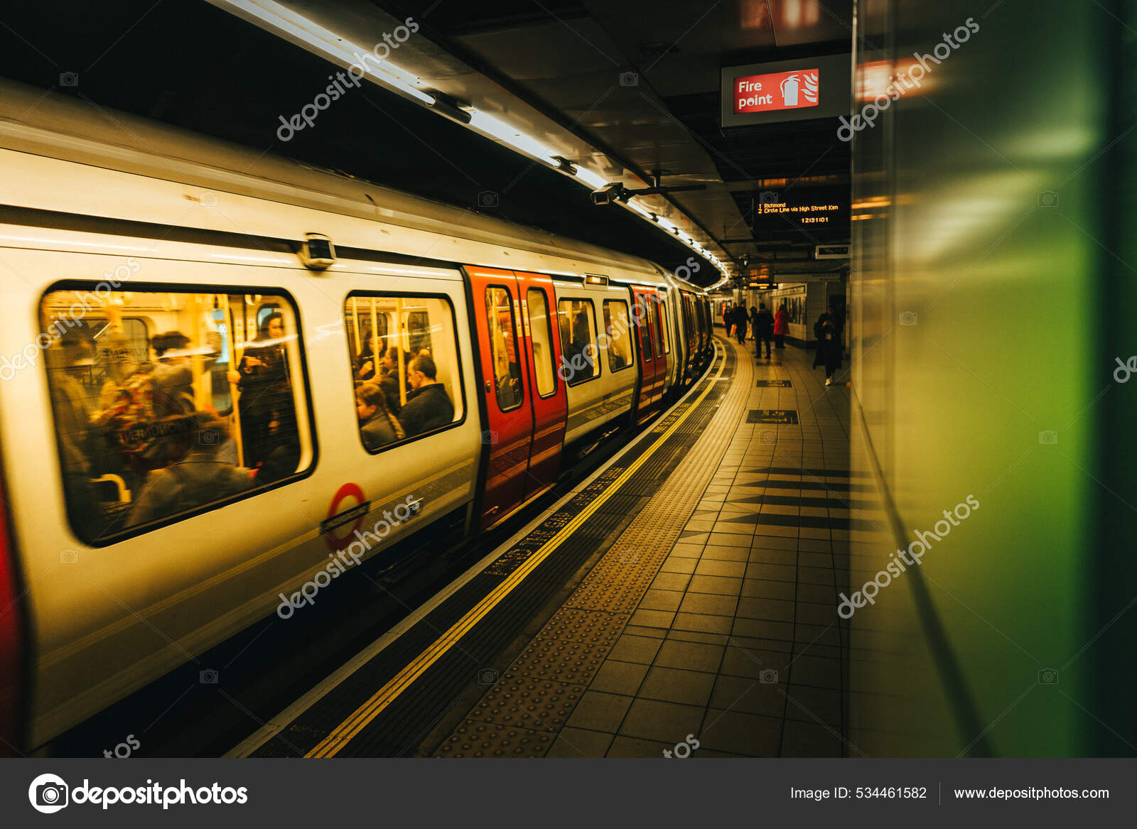 Fotos de Subway station liverpool street, Imagens de Subway station liverpool street sem royalties | Depositphotos Fotos de Subway station liverpool street, Imagens de Subway station liverpool street sem royalties | Depositphotos