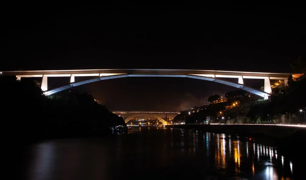 Beautiful Night View Bridge River Shiny Lights — Φωτογραφία Αρχείου