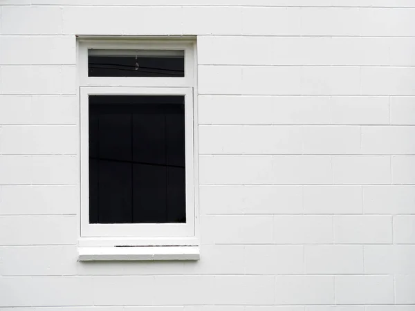 Vue Fenêtre Auvent Verticale Divisée Sur Mur Briques Blanches — Photo