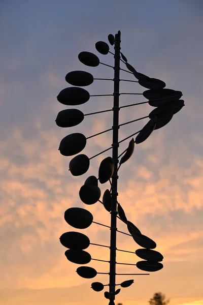 Vertical Shot Public Art Sunset — стоковое фото