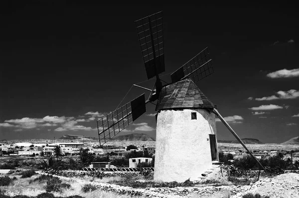 Μια Φωτογραφία Ενός Ανεμόμυλου Στο Fuerteventura Black White Exposure — Φωτογραφία Αρχείου