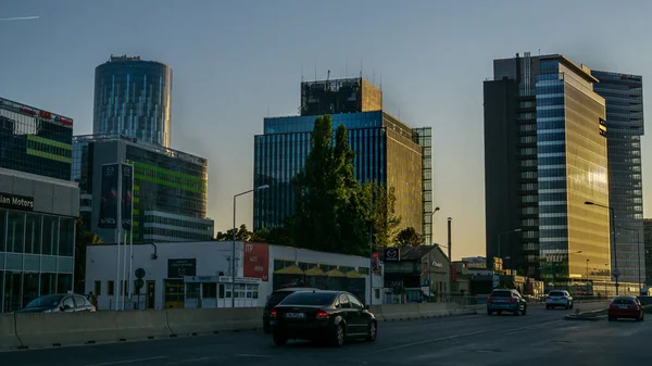 Bucharest Rumania 2021 Una Puesta Sol Naranja Sobre Moderna Ciudad —  Fotos de Stock