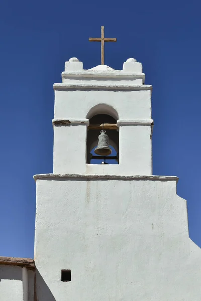 Tiro Vertical Igreja San Pedro Atacama Bell Cote Fundo Céu — Fotografia de Stock