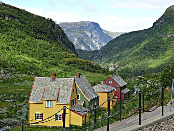 Některé Malé Domky Horách Fjord Norsko — Stock fotografie
