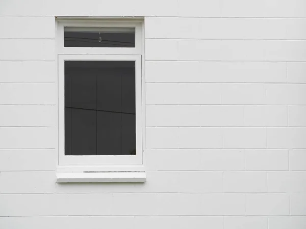 Vue Fenêtre Auvent Verticale Divisée Sur Mur Briques Blanches — Photo