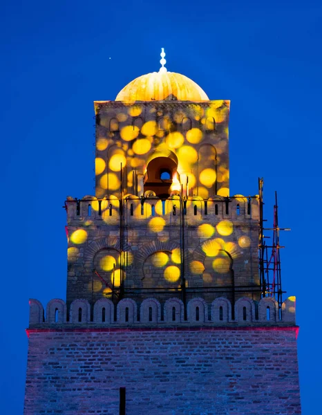 Une Grande Mosquée Illuminée Kairouan Tunisie Nuit — Photo