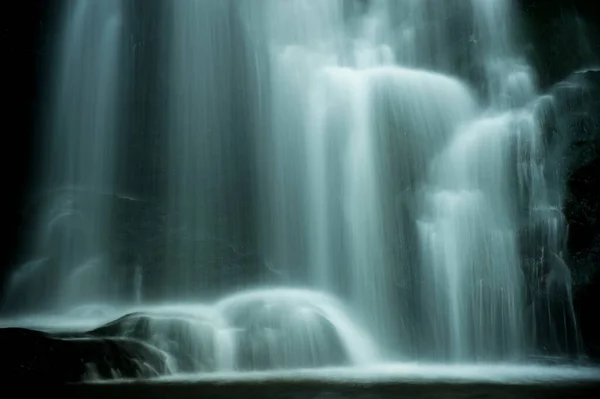 Ett Vattenfall Stora Rökiga Berg Nationalpark — Stockfoto