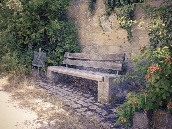 Old Empty Weathered Wooden Bench Street Sunny Day — Stok fotoğraf