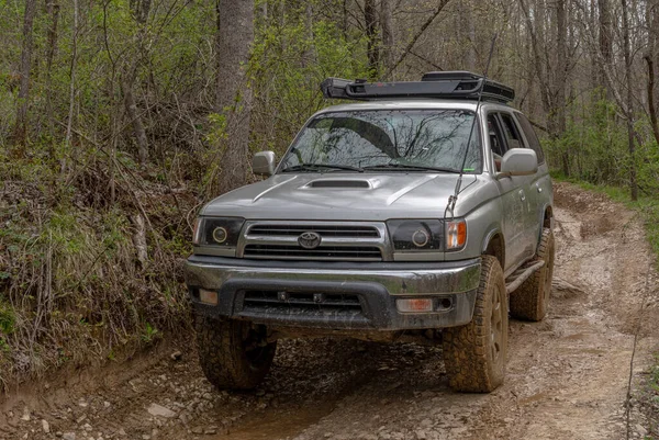 Stanton United States Apr 2021 Lonely Silver Toyoyojeep Road Driving — 스톡 사진