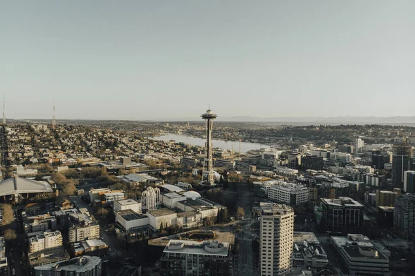 Een Luchtfoto Van Het Stadsgezicht Van Seattle Tijdens Zonsondergang Space — Stockfoto