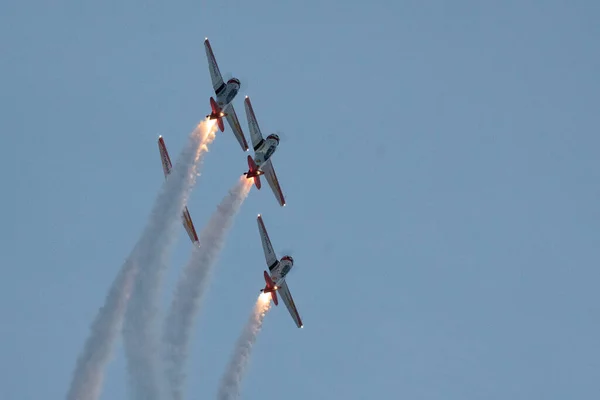 Peru Vereinigte Staaten Mai 2021 Kleine Akrobatische Flugzeuge Tiefflug Bei — Stockfoto