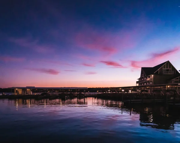 Vacker Bild Ett Hus Nära Sjön Ozarks Solnedgång — Stockfoto