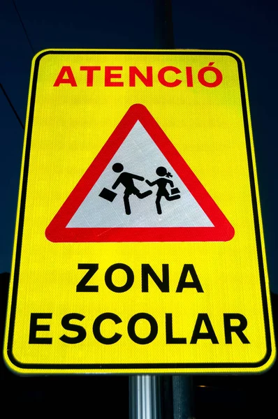 Σήμα Κυκλοφορίας Σχολική Ζώνη Στην Ισπανία — Φωτογραφία Αρχείου
