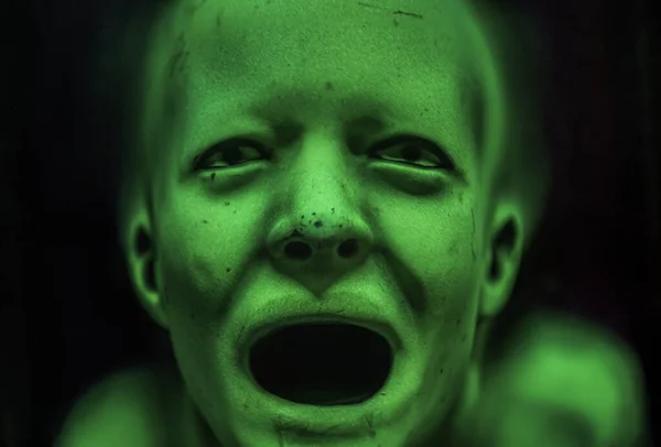 Eine Nahaufnahme Einer Gruseligen Halloween Maske Die Einer Wand Hängt — Stockfoto