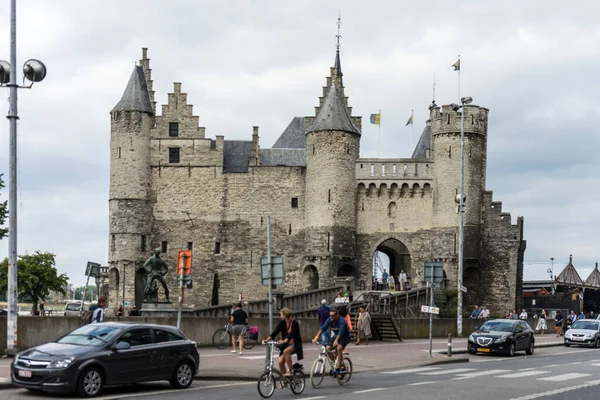 Antwerp Belgique Oct 2018 Groupe Personnes Circulant Vélo Dans Rue — Photo