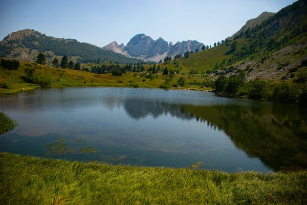 Beautiful Landscape View Lake Mountains Hills — Stok Foto