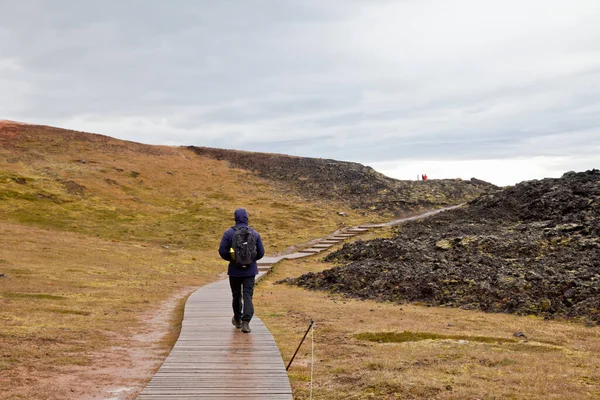 Leirhnjukur Ijsland Sep 2019 Achteraanzicht Van Een Mannelijke Wandelaar Die — Stockfoto