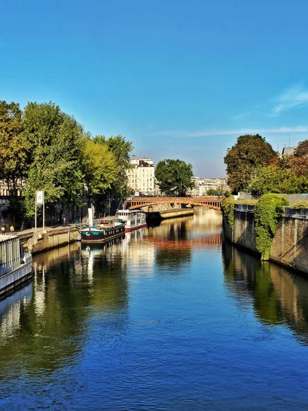 Paris France Sep 2021 Deki Bir Kanalın Huzurlu Manzarası — Stok fotoğraf