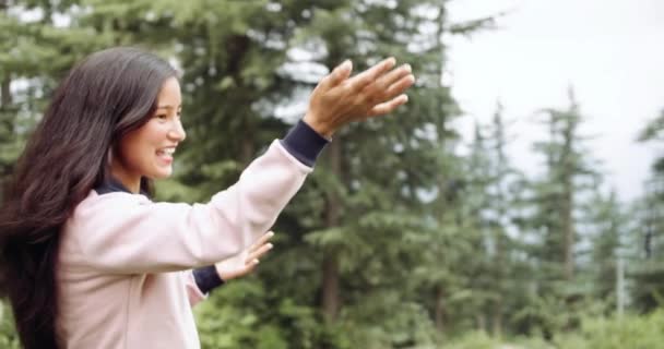 一个年轻漂亮女人的镜头 特写镜头 — 图库视频影像