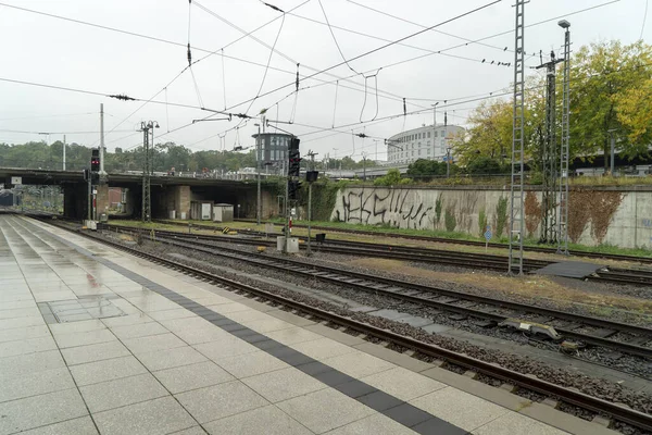 Een Lege Spoorweg Een Bewolkte Dag — Stockfoto