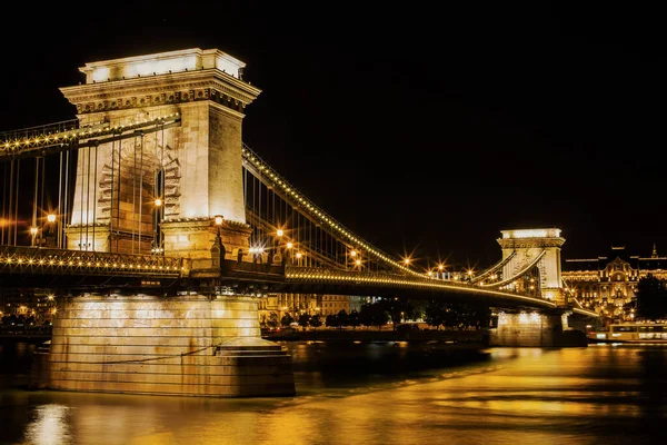 Beautiful Shot Famous Illuminated Szechenyi Chain Bridge Budapest Night — Fotografia de Stock