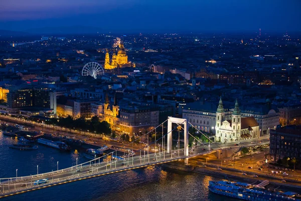 Egy Gyönyörű Kép Budapest Városképéről Épületekkel Egy Híddal Duna Felett — Stock Fotó